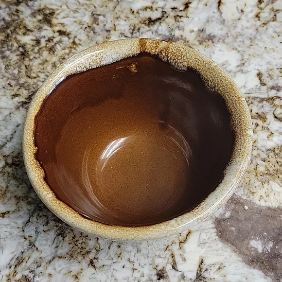 Vintage Monmouth Pottery Stoneware Brown Drip Glaze Bowl. USA Maple LEAF 🍁 - Picture 2 of 3